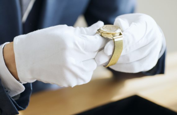 金・貴金属買取専門査定員イメージ